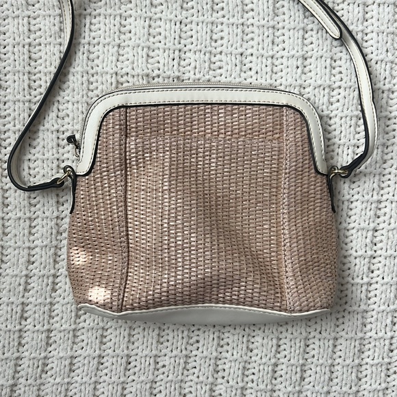 Liz Claiborne Crossbody Straw Floral Purse - Picture 2 of 7